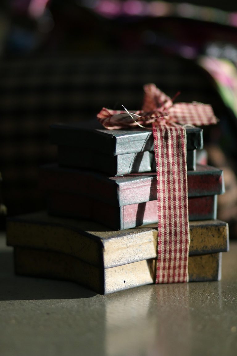 Какой подарок сделать на рождение сына